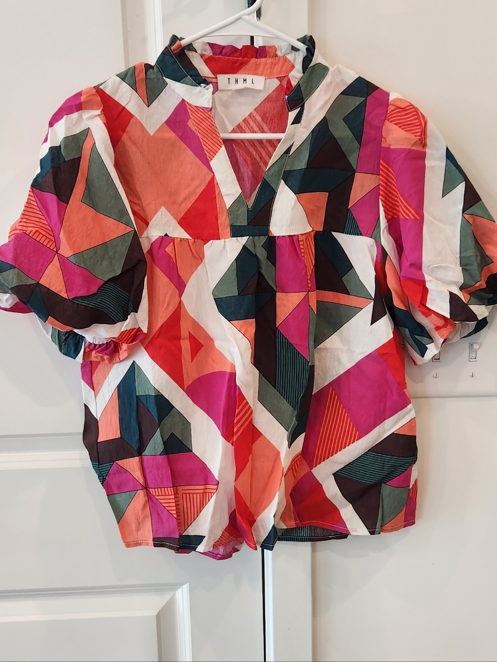 THML Womens Geometric Puff-Sleeve Top in Pink, Red, Green, White